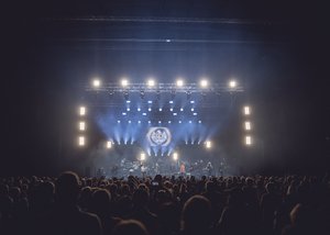 Rocklegenden mit Robe auf Tour