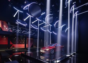 TLD Planungsgruppe inszeniert Highlightfahrzeug im Mercedes-Benz Open Space Kubus der IAA 2023